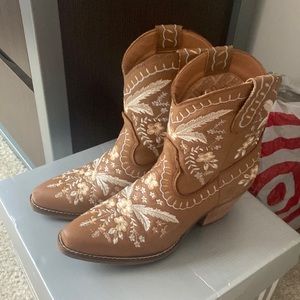 Women’s Dingo Cowgirl boots, brand new never worn
